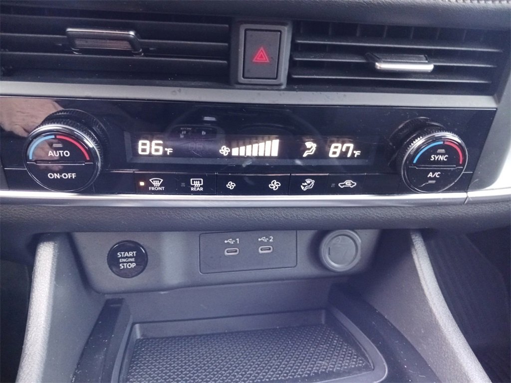 Used 2024 Nissan Rogue SV image 23