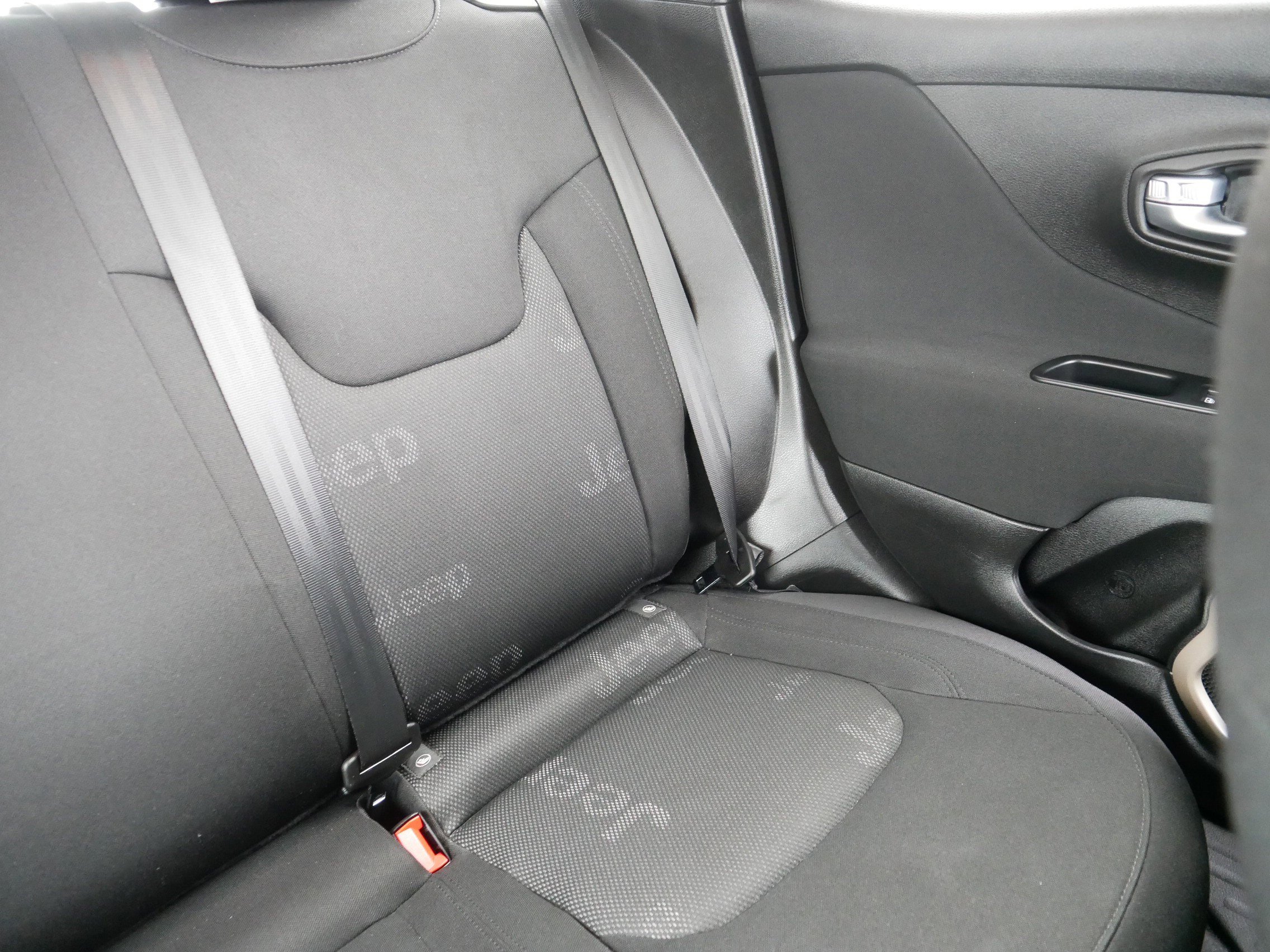 Used 2017 Jeep Renegade Latitude w/ Cold Weather Group image 14