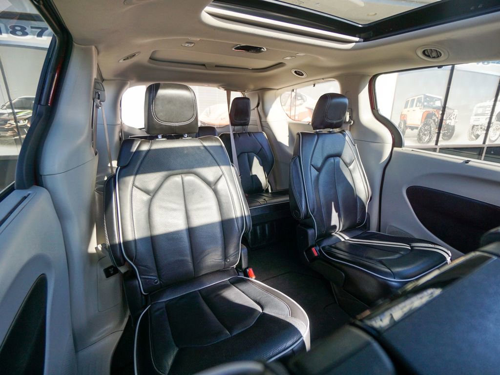 Used 2021 Chrysler Pacifica Limited w/ Uconnect Theater Family Group image 36
