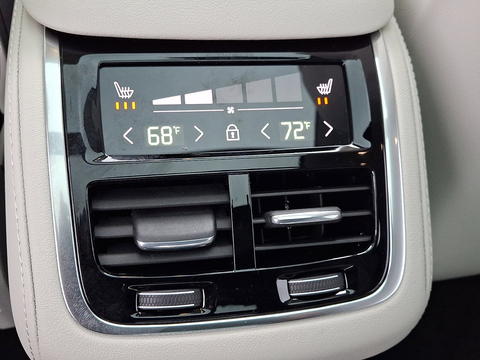 New 2026 Volvo XC90 T8 Ultra w/ Protection Package Premier image 6