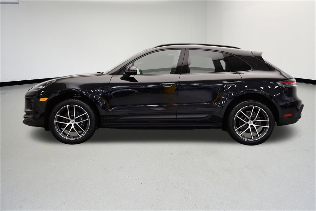 Used 2025 Porsche Macan image 2