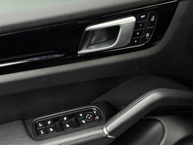 Certified 2022 Porsche Cayenne Coupe image 14