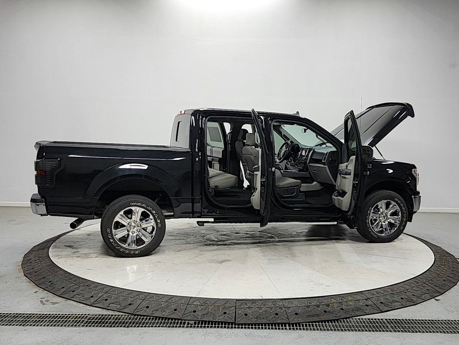 Used 2019 Ford F150 XLT w/ Equipment Group 302A Luxury image 16