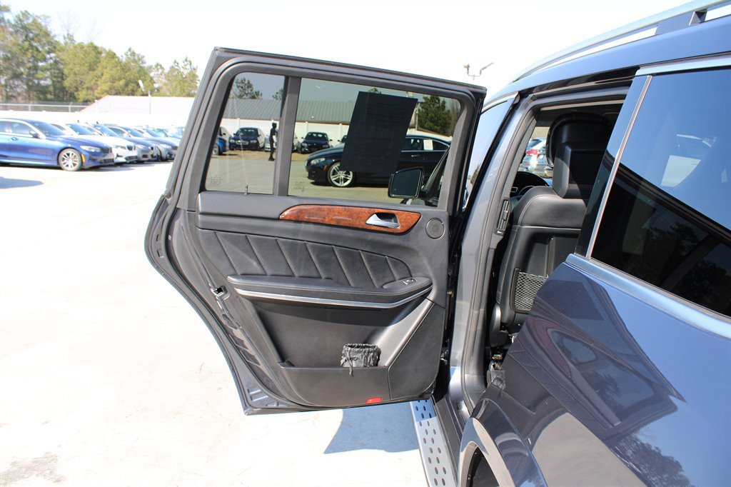 Used 2013 Mercedes-Benz GL 550 4MATIC image 38