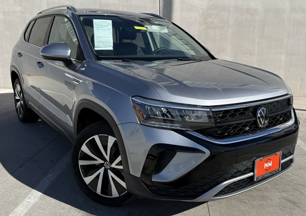 Certified 2024 Volkswagen Taos SE w/ MDO Package image 1
