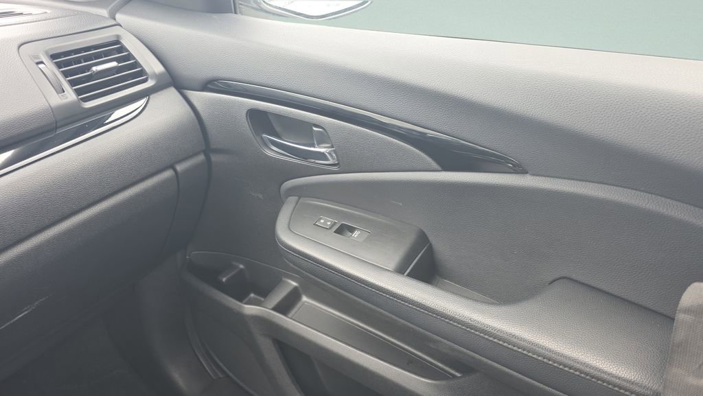 Used 2019 Honda Pilot Touring image 16