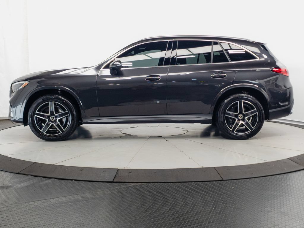 Used 2025 Mercedes-Benz GLC 300 4MATIC w/ AMG Line image 4