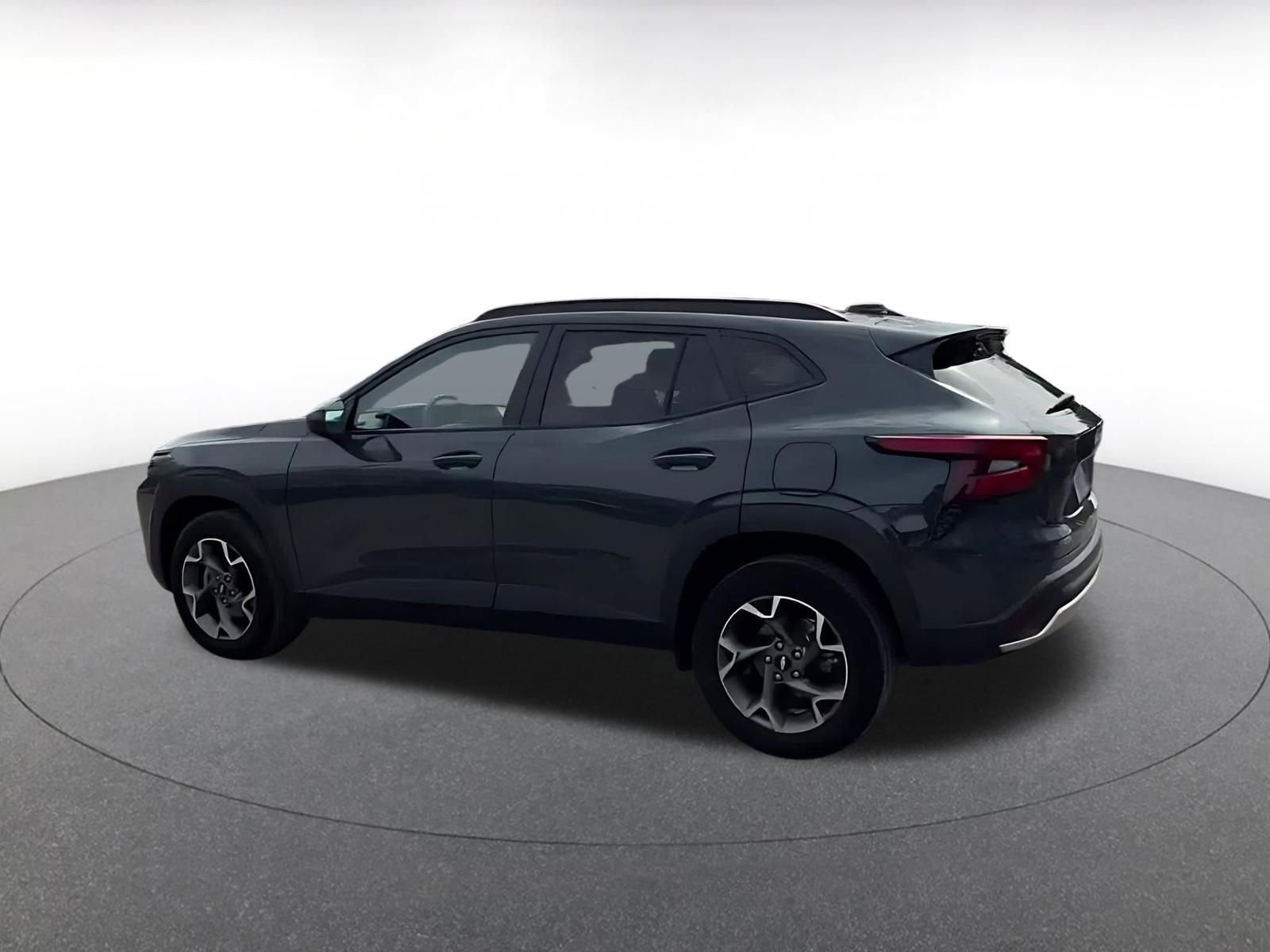 Used 2025 Chevrolet Trax LT image 10