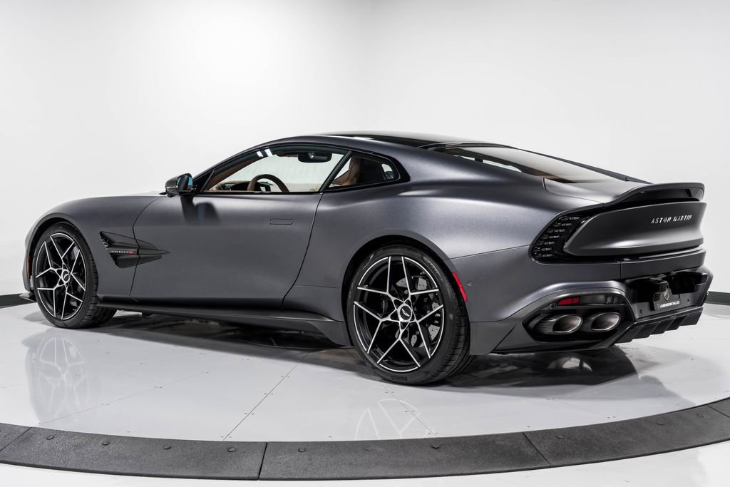 Used 2025 Aston Martin Vanquish image 5
