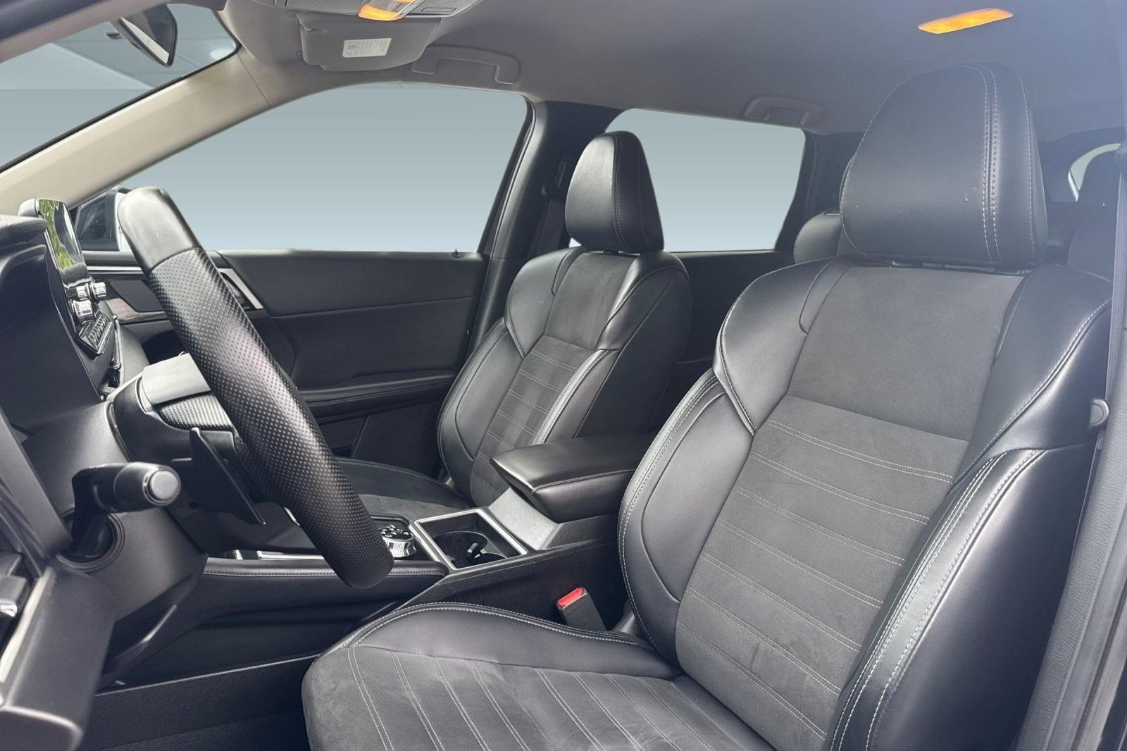 Used 2024 Mitsubishi Outlander SE AWD/4WD image 5