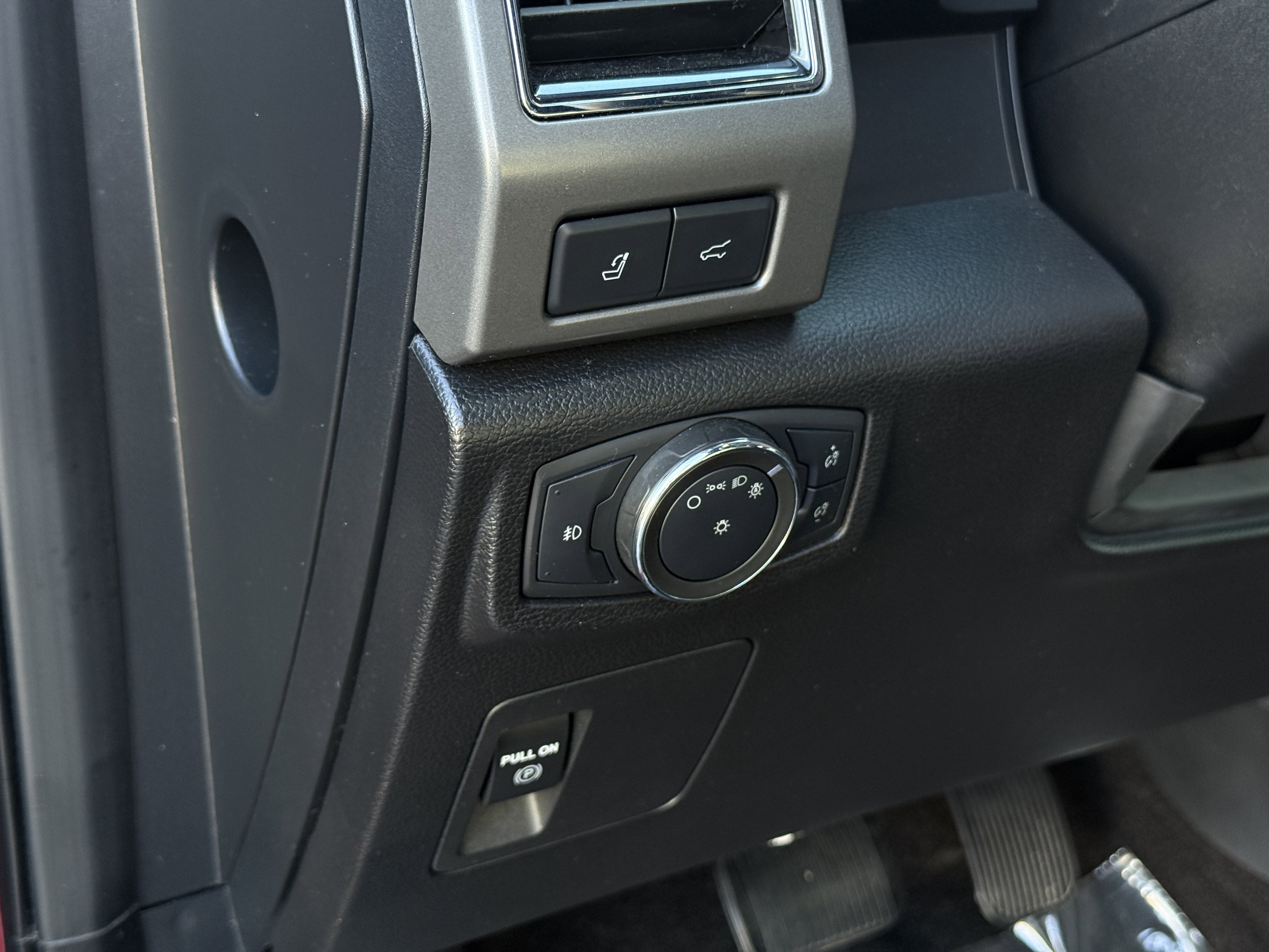 Used 2021 Ford Expedition XLT image 27