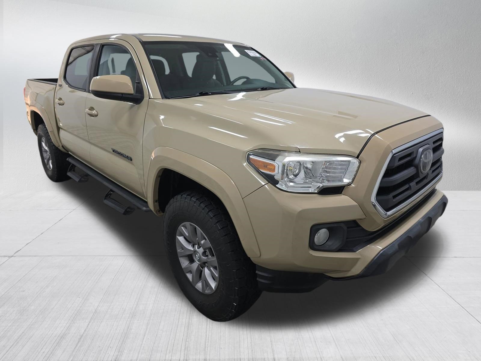 Certified 2019 Toyota Tacoma SR5 AWD/4WD image 3