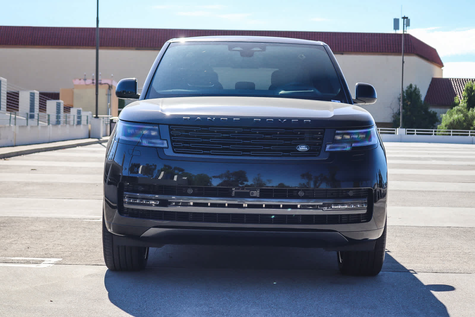 New 2026 Land Rover Range Rover Long Wheelbase SE AWD/4WD image 2