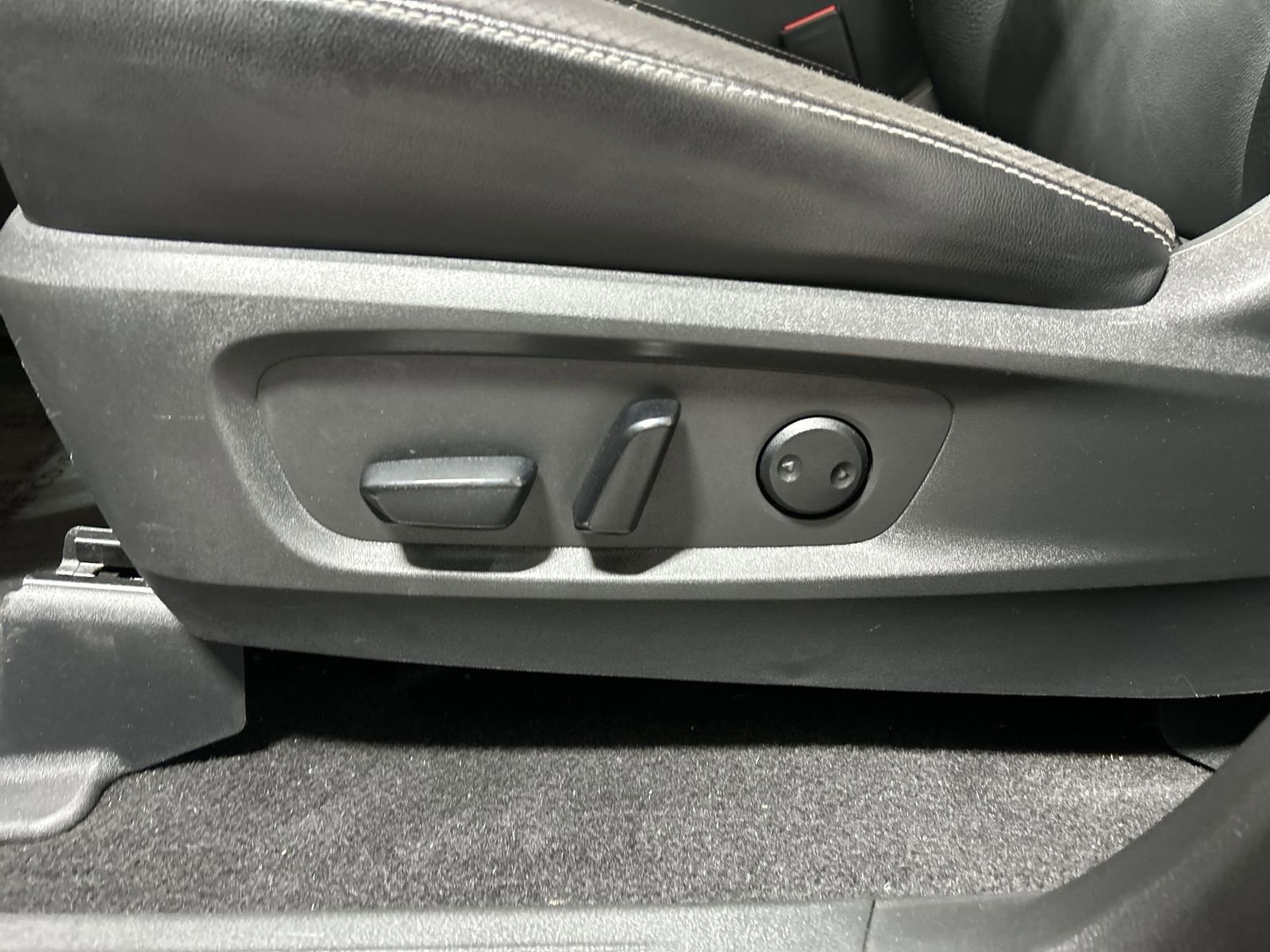 Certified 2023 Nissan Pathfinder SL image 28