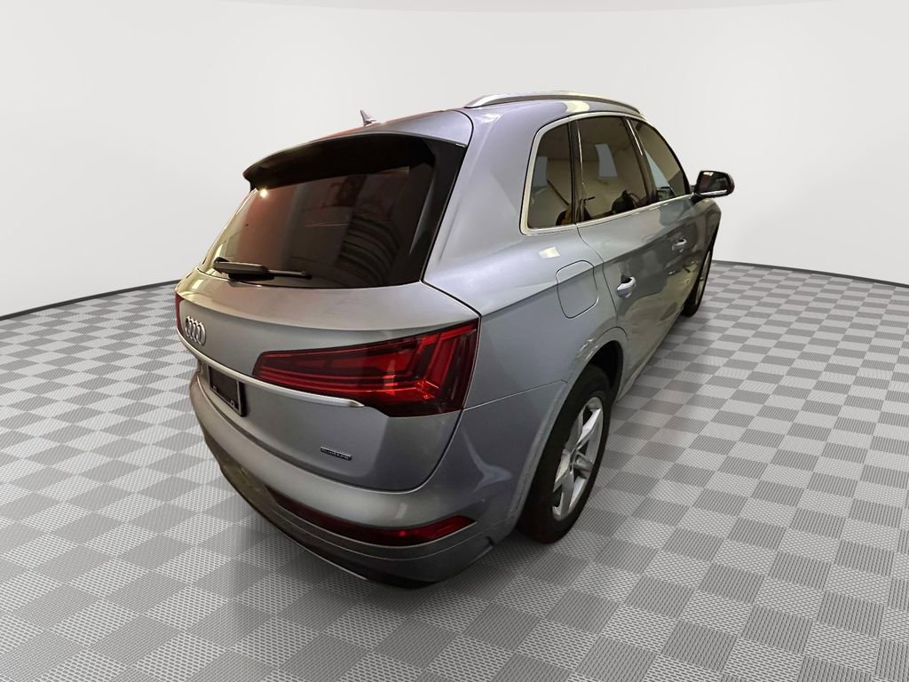Used 2023 Audi Q5 2.0T Premium w/ Convenience Package image 2