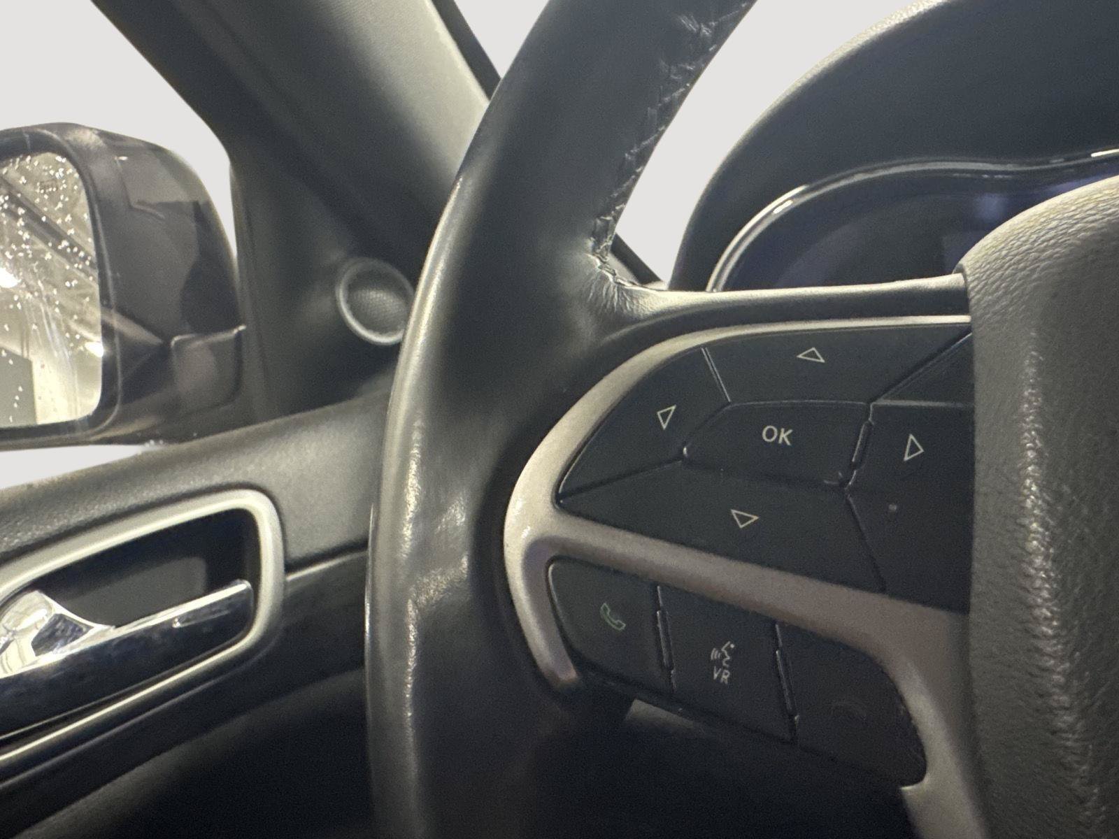 Used 2019 Jeep Grand Cherokee Altitude AWD/4WD image 20