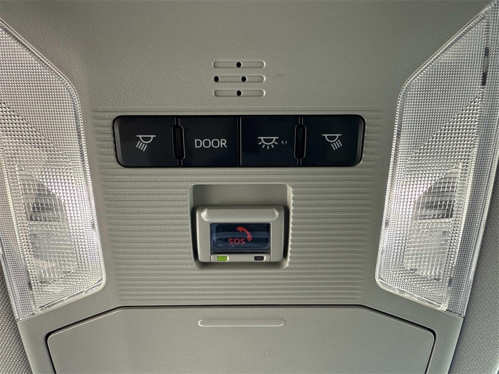 Used 2025 Toyota RAV4 XLE image 23