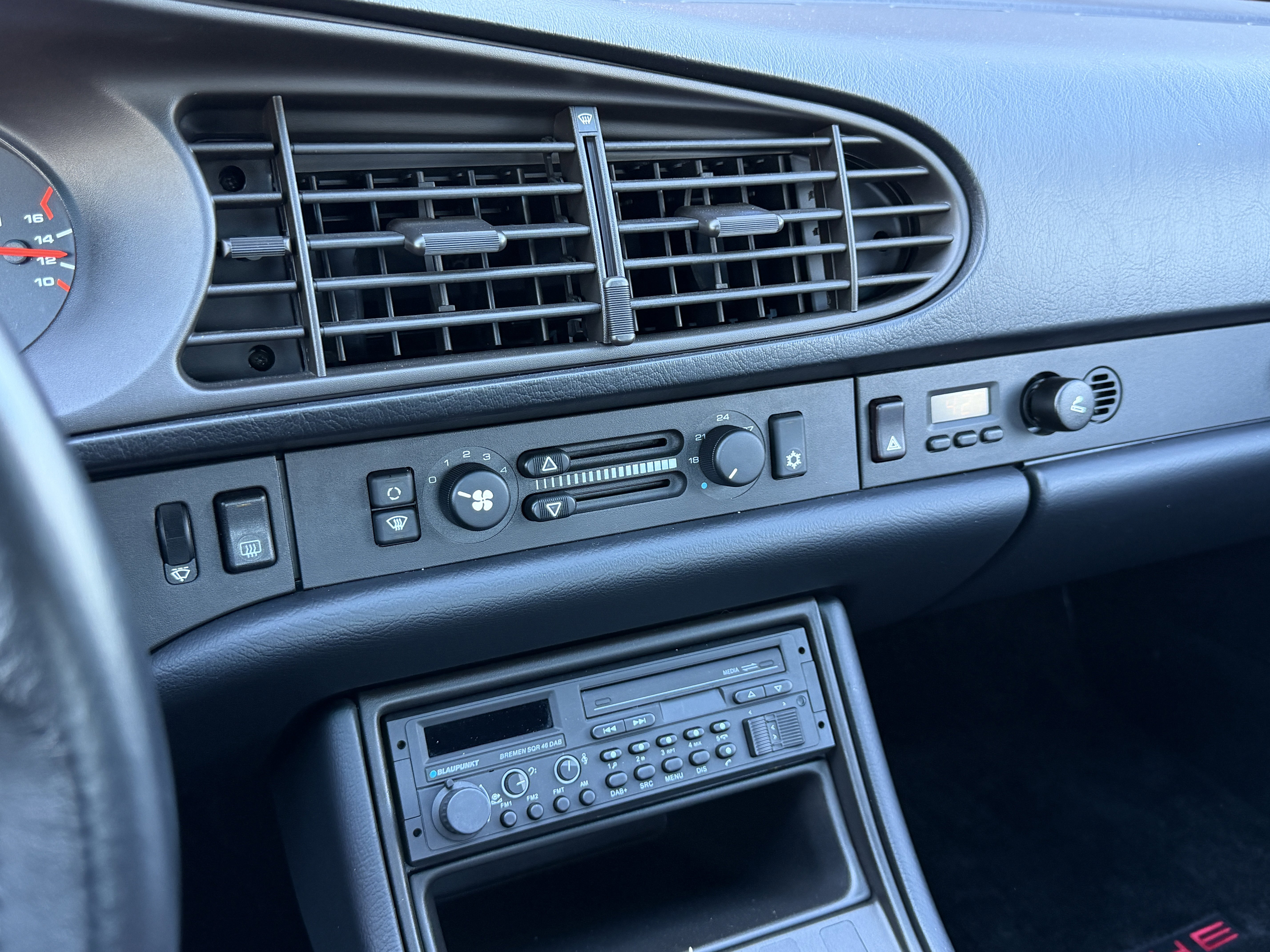 Used 1989 Porsche 944 Coupe image 22