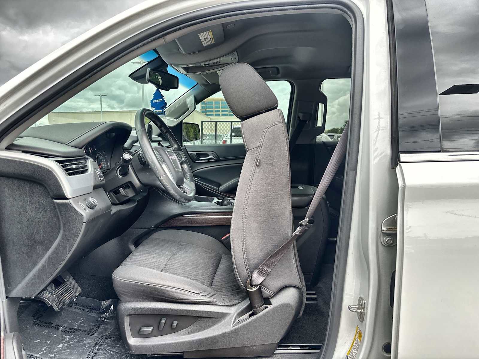 Used 2017 GMC Yukon SLE w/ SLE Value Package RWD image 3