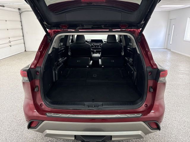 Used 2021 Toyota Highlander Platinum image 24