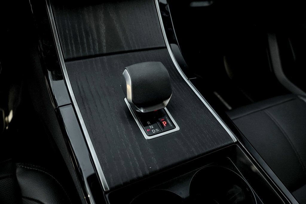 Certified 2026 Land Rover Range Rover Velar Dynamic SE AWD/4WD image 15