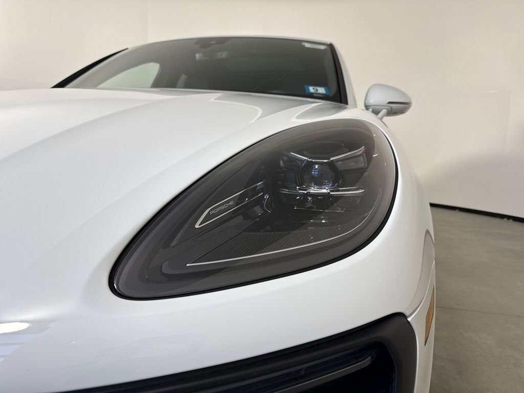 Certified 2025 Porsche Macan image 11