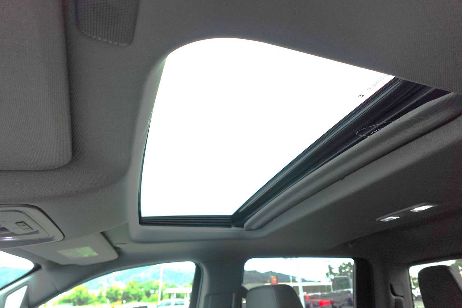 New 2026 GMC Sierra 1500 SLT w/ SLT Convenience Package image 24