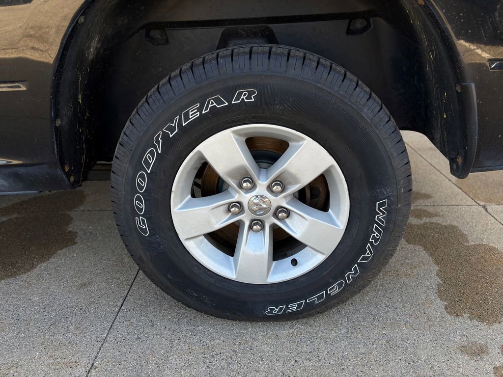 Used 2017 RAM 1500 ST w/ SXT Appearance Group image 25