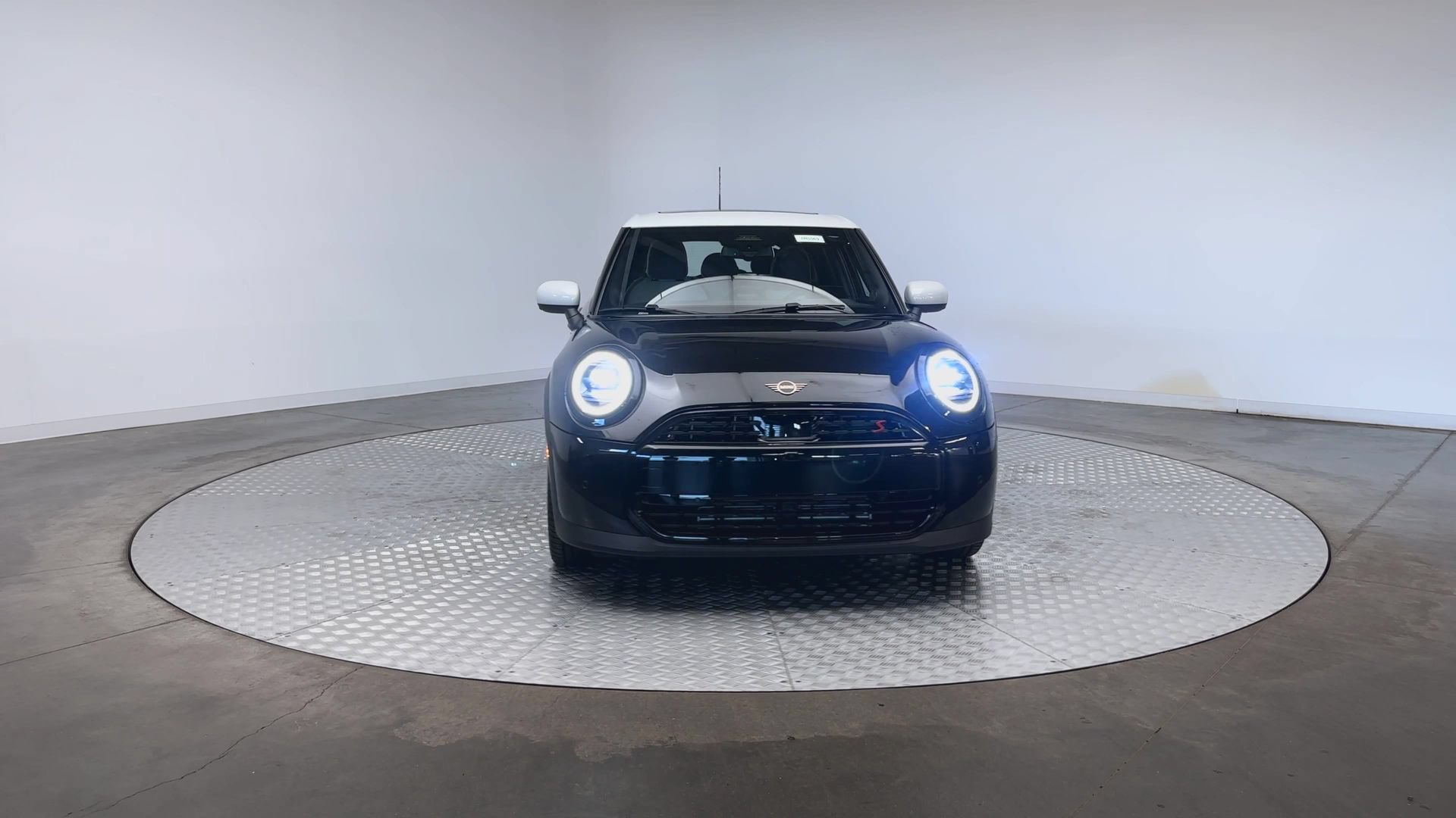 Used 2027 MINI Cooper S FWD image 3