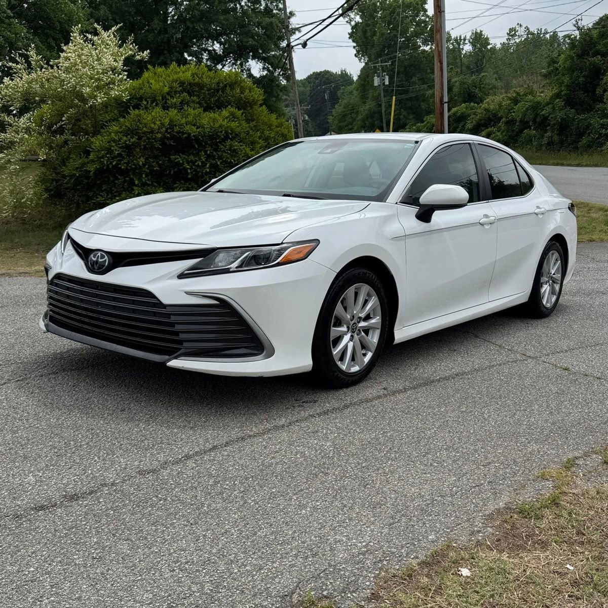 Used 2022 Toyota Camry LE FWD image 9