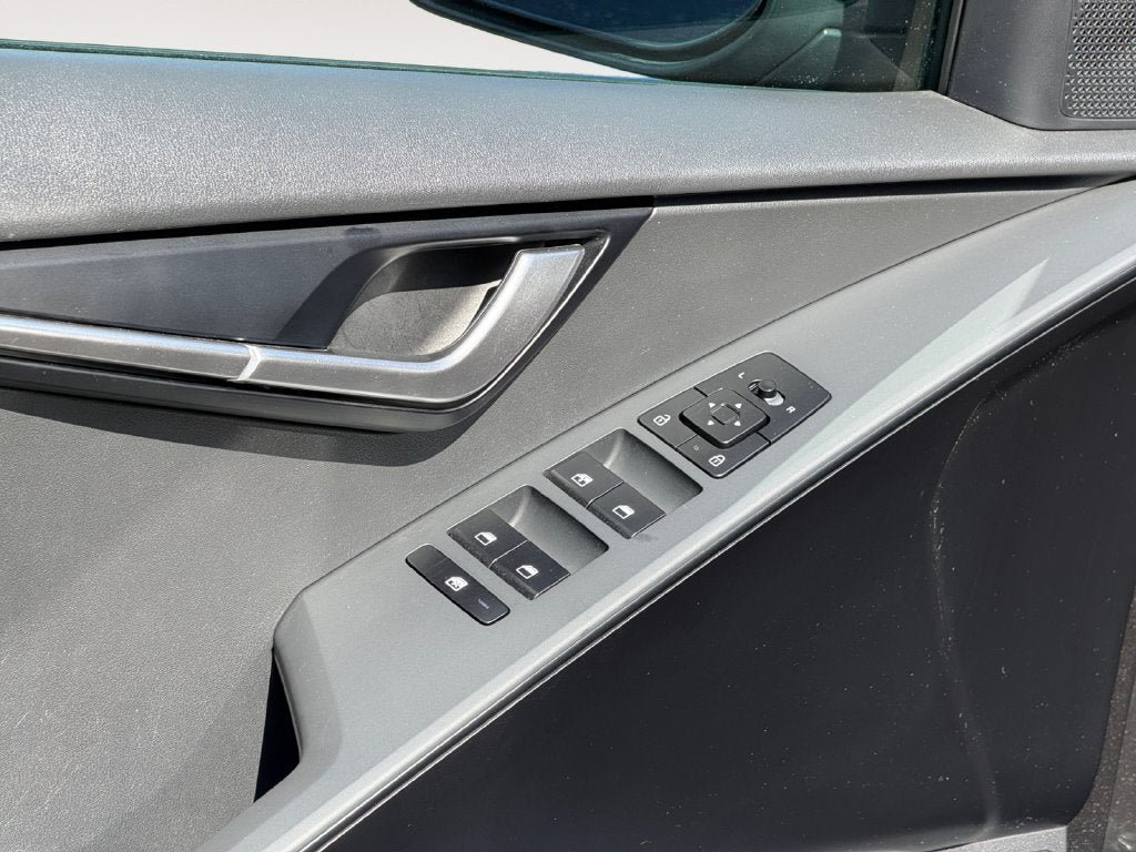 Used 2025 Kia Niro LX FWD image 22