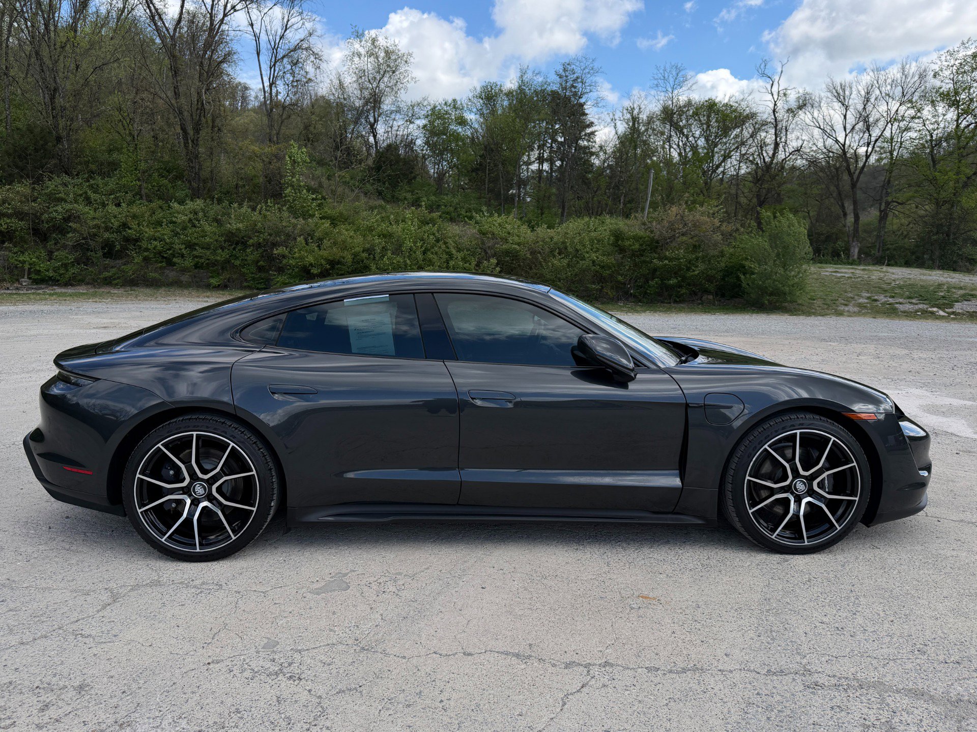 Used 2022 Porsche Taycan image 5