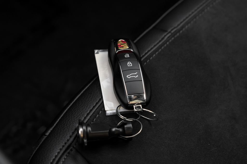 Used 2020 Porsche Macan image 65