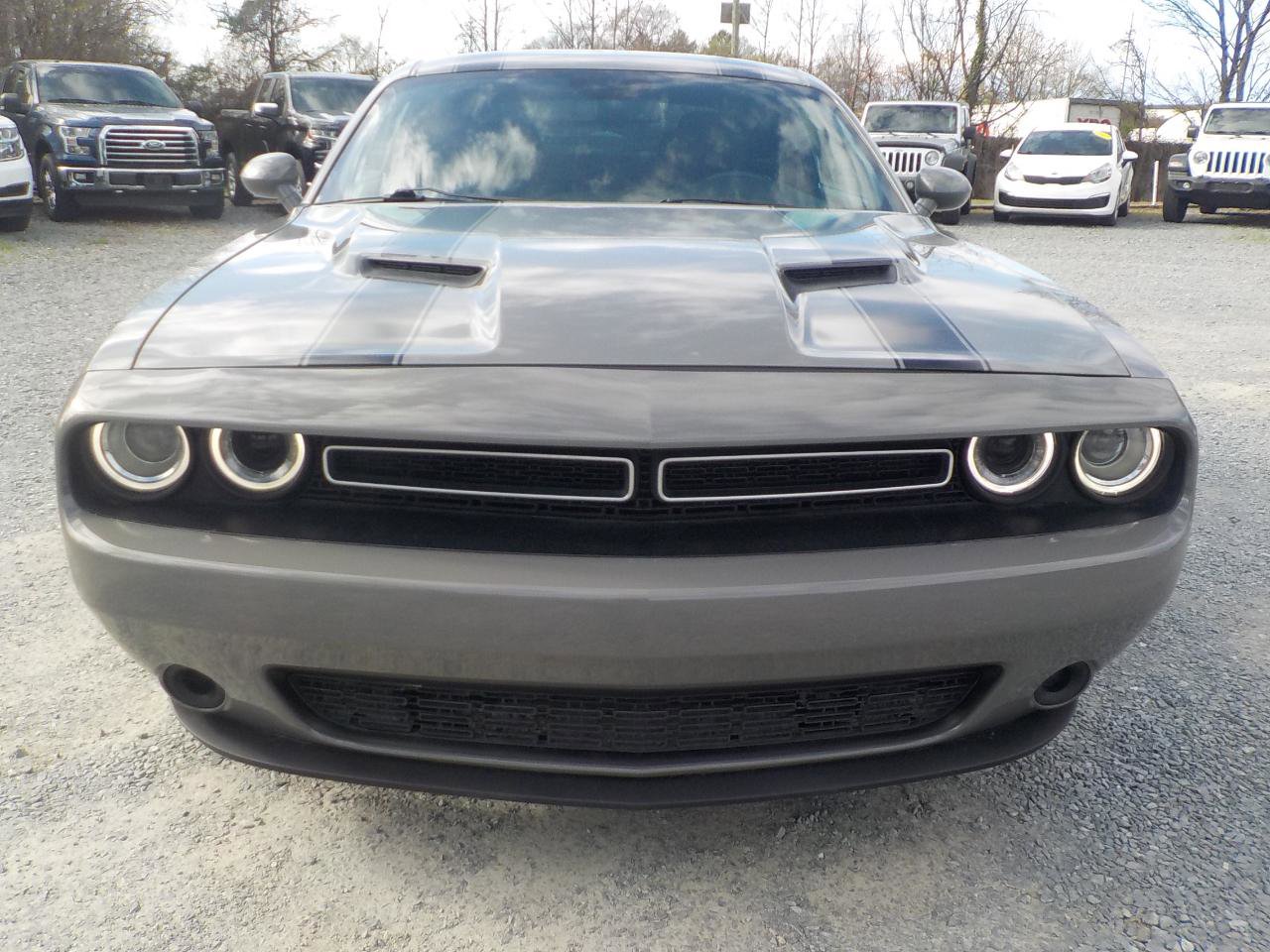 Used 2019 Dodge Challenger SXT RWD image 8