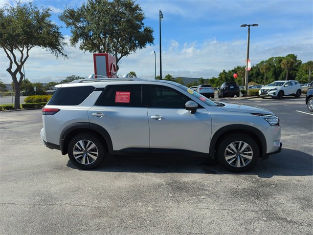 Certified 2023 Nissan Pathfinder SL w/ Lighting Package (N92) image 3