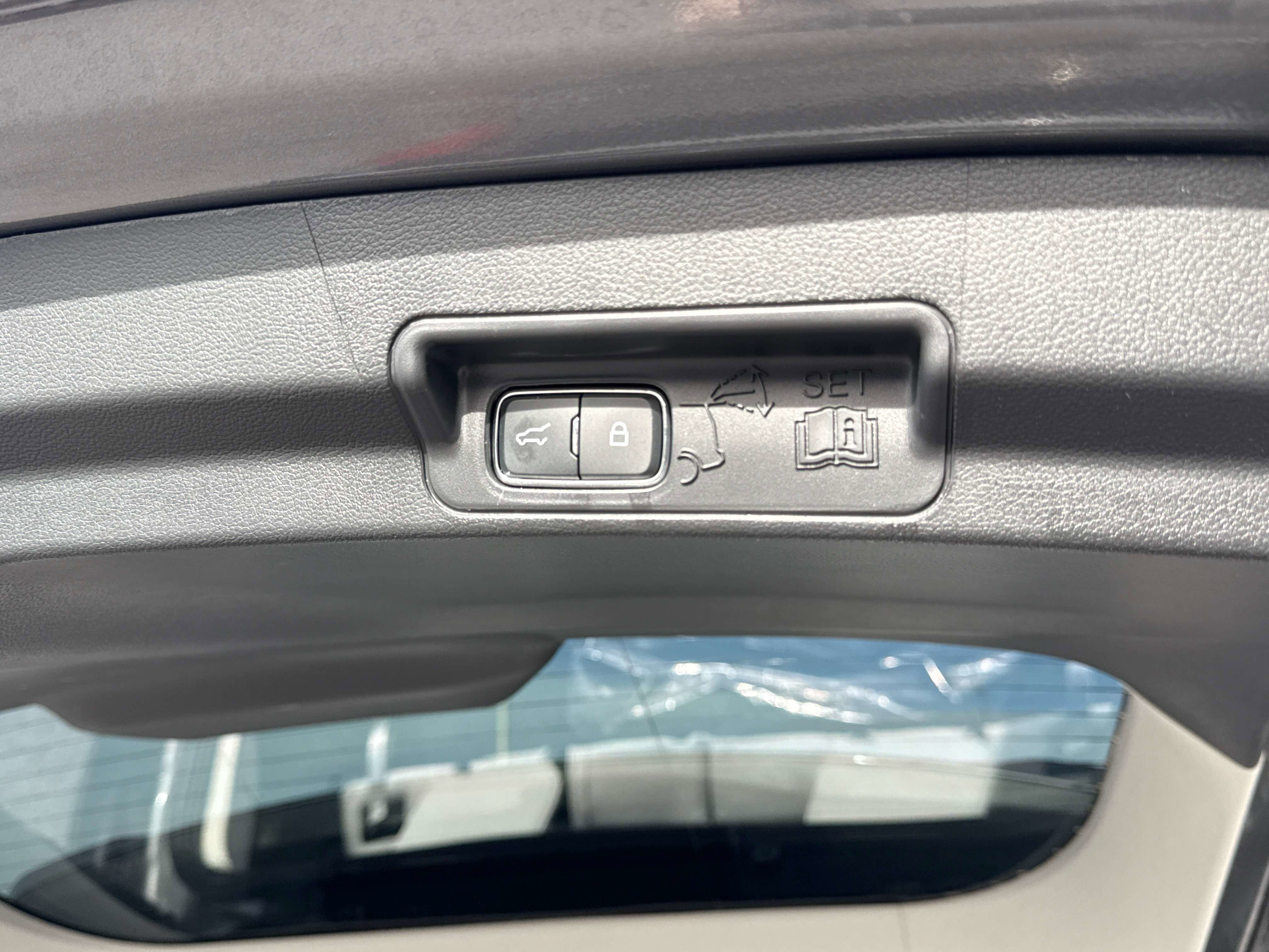 Used 2025 Ford Explorer Platinum w/ Ultimate Package AWD/4WD image 19