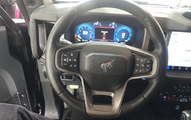 Used 2025 Ford Bronco Outer Banks AWD/4WD image 8