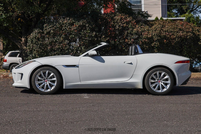 Used 2017 Jaguar F-TYPE Convertible image 3