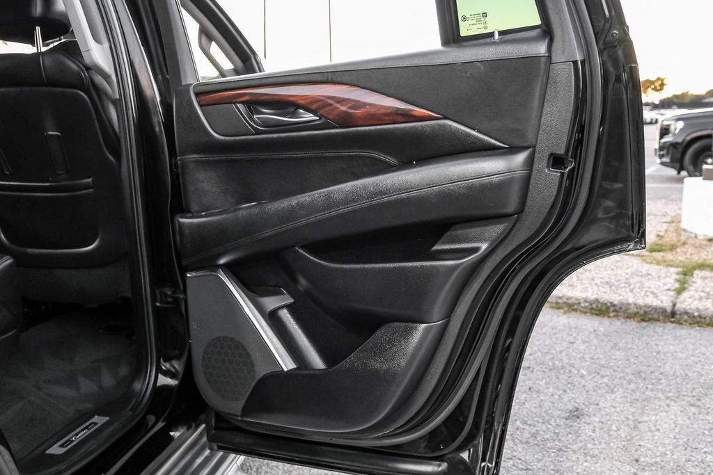 Used 2015 Cadillac Escalade Luxury image 49