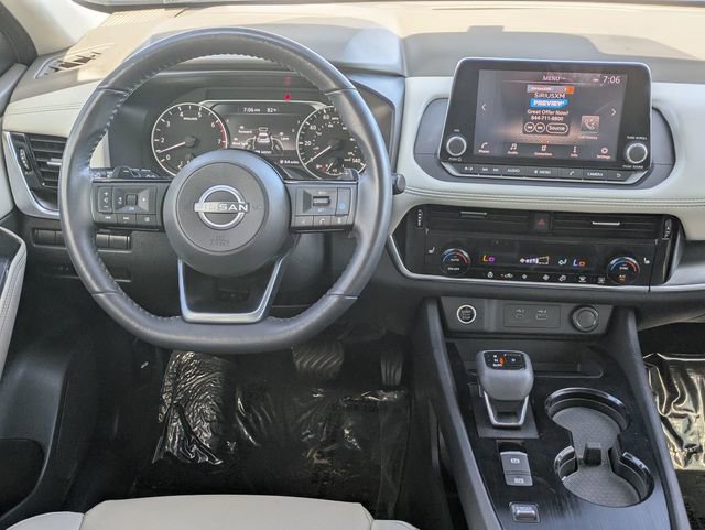 Used 2022 Nissan Rogue SV w/ SV Premium Package image 27