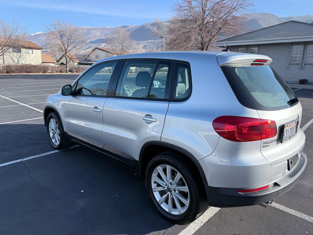 Used 2017 Volkswagen Tiguan Limited image 3