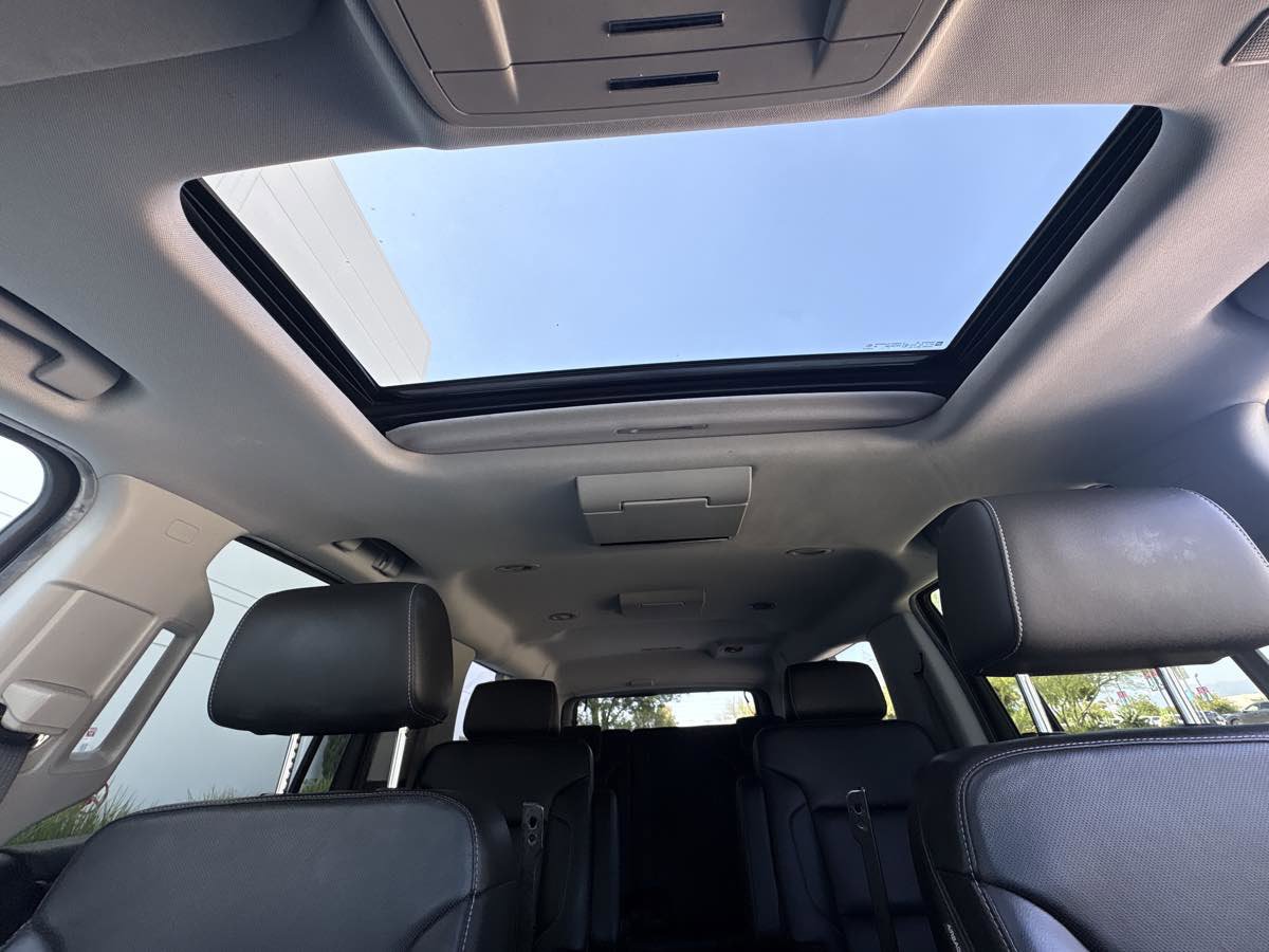 Used 2018 Chevrolet Suburban Premier AWD/4WD image 34