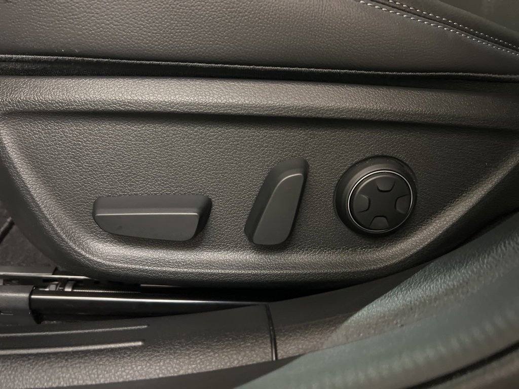 Used 2025 Genesis G70 2.5T image 26