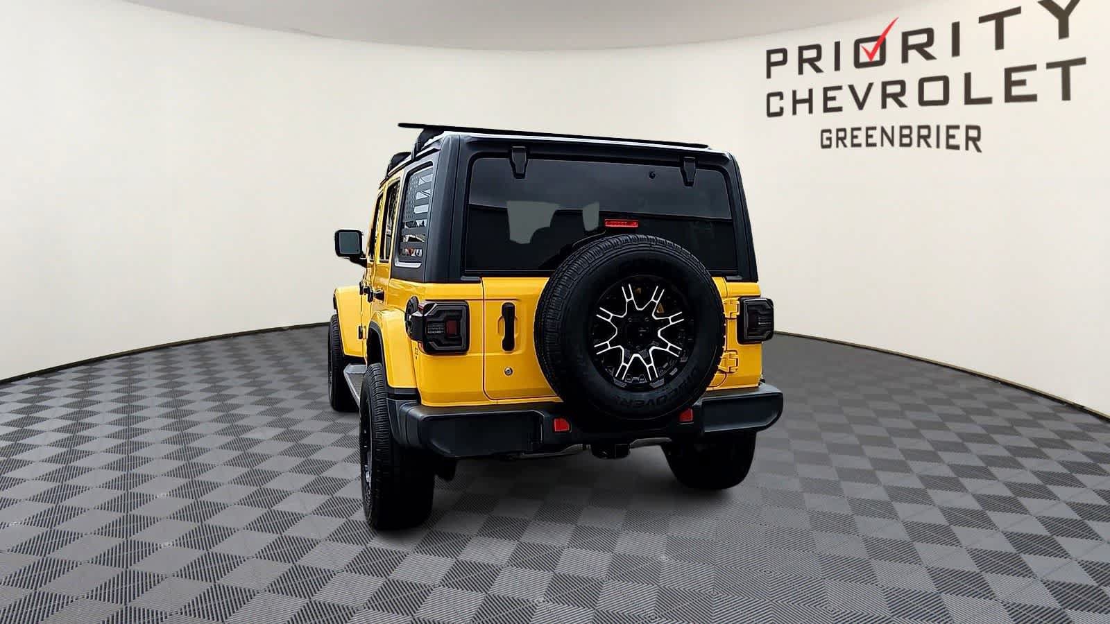Used 2018 Jeep Wrangler Unlimited Sahara AWD/4WD image 7