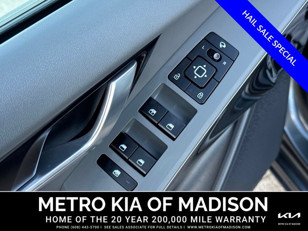 Used 2025 Kia Niro EX Touring FWD image 11