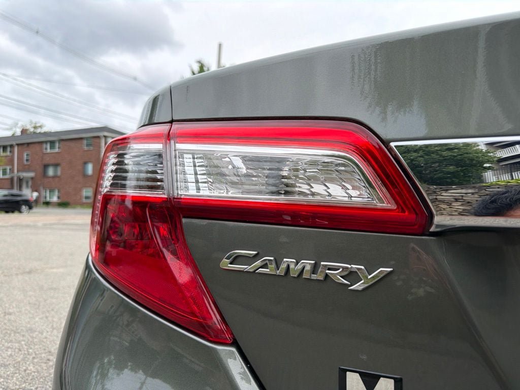 Used 2012 Toyota Camry XLE w/ Leather Pkg FWD image 11