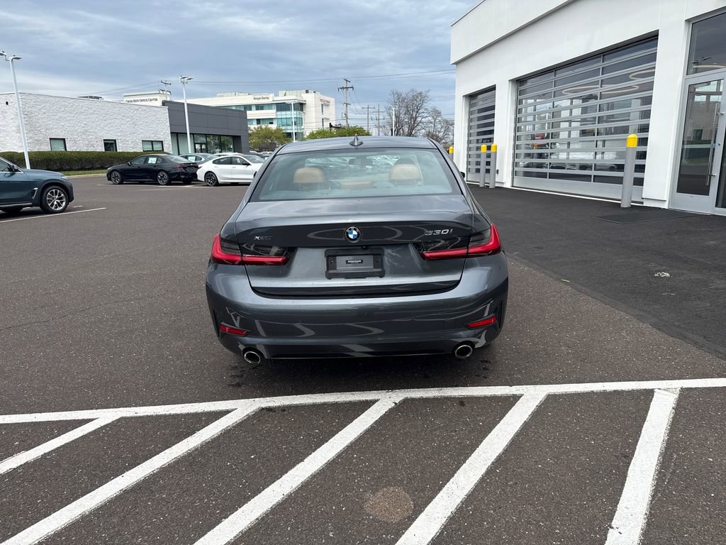 Used 2021 BMW 330i xDrive Sedan w/ Premium Package image 4