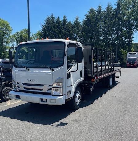 Used 2023 Isuzu NPR RWD image 1