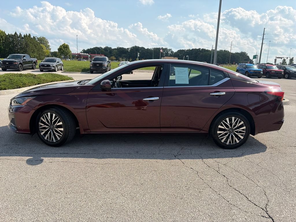 Used 2024 Nissan Altima 2.5 SV w/ SV Premium Package FWD image 4