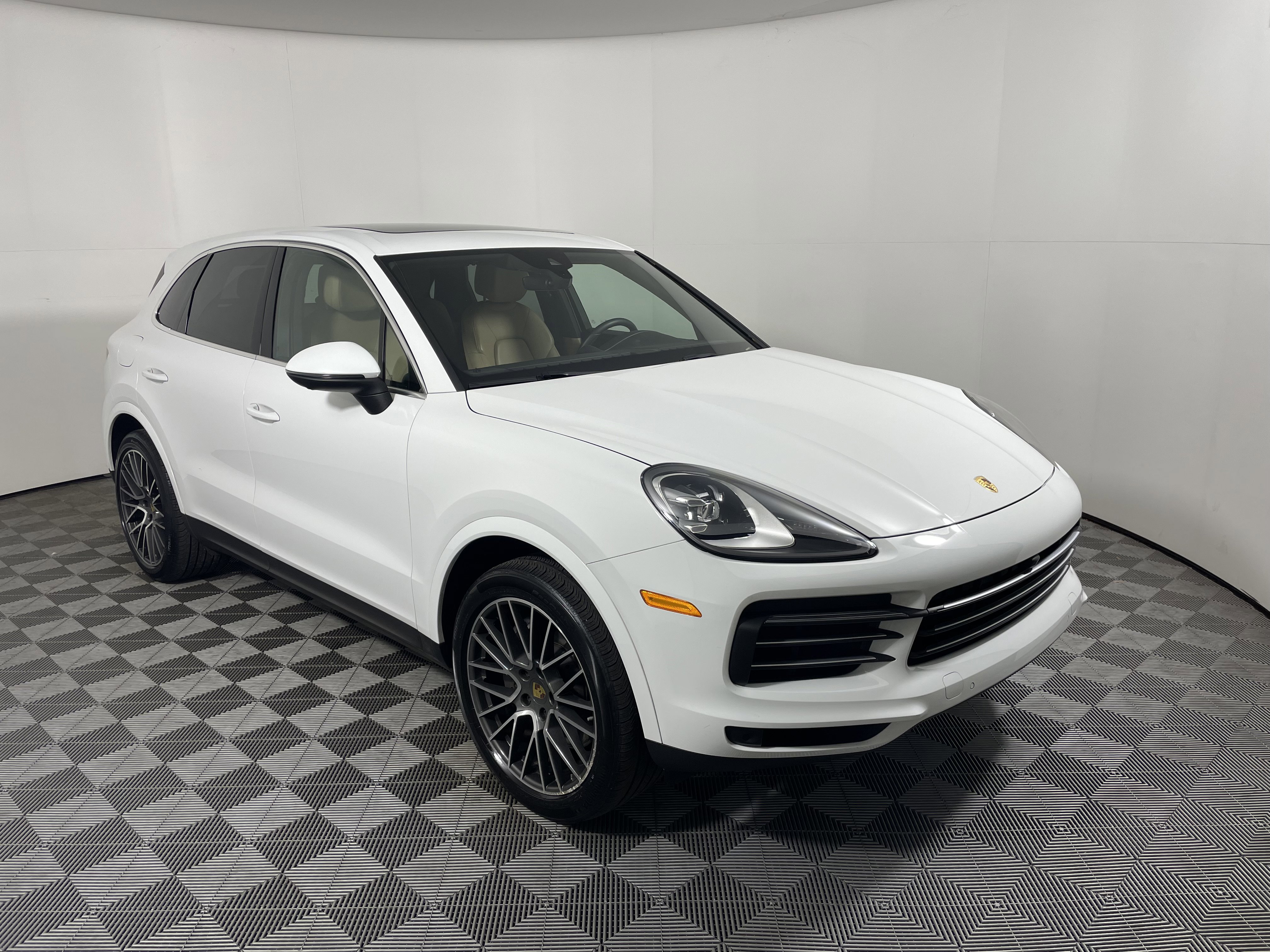 Used 2023 Porsche Cayenne image 9